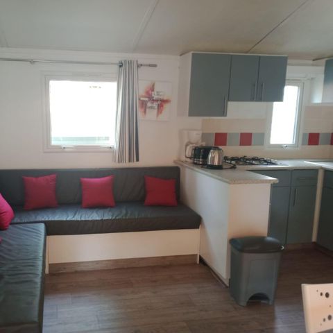 Stacaravan 6 personen - Standaard 22-28m² - 2 kamers - overdekt terras + TV