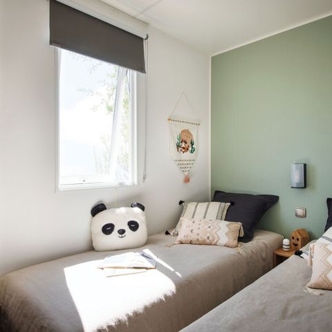 Stacaravan 6 personen - Stacaravan 28m² (2 slaapkamers) + groot halfoverdekt terras van 15m2
