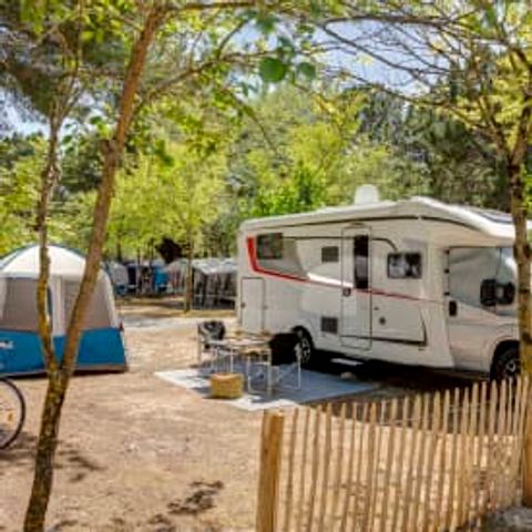 STAANPLAATS - Locatie ***