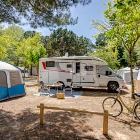 Kampeerplaats - Locatie ***