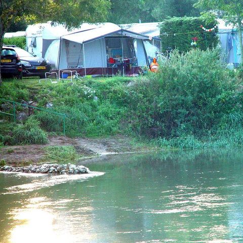 STAANPLAATS - Natuurpakket (1 tent, caravan of camper / 1 auto)