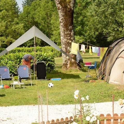 STAANPLAATS - Comfortpakket (1 tent, caravan of camper / 1 auto / 10A elektriciteit)