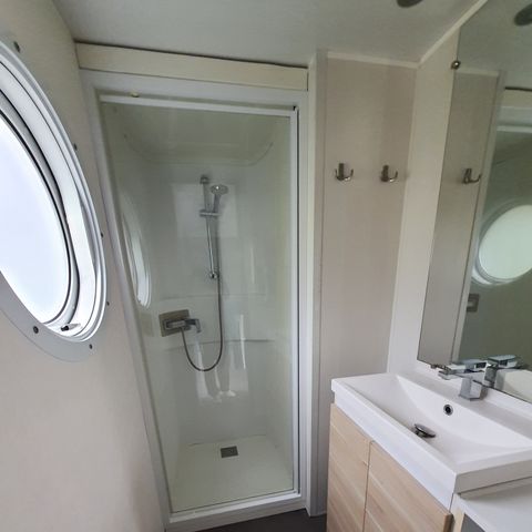 Stacaravan 4 personen - VIP - 29 m² - 2 slaapkamers - Dubbel terras + SPA (maximum 2 volwassenen of familie)