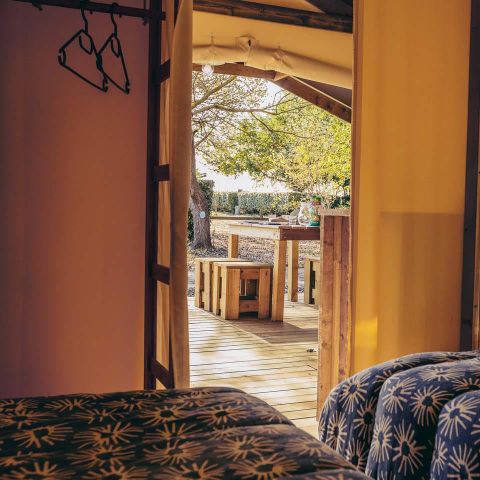 Tent 4 personen - Gratis Bloem Standaard 30m² 2 kamers - geen badkamer