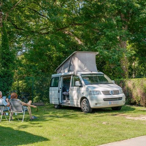 STAANPLAATS - Comfortpakket (1 tent, caravan of camper / 1 auto / 16A elektriciteit)