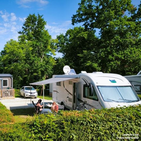 STAANPLAATS - Comfort camper/caravan + water + elektriciteit