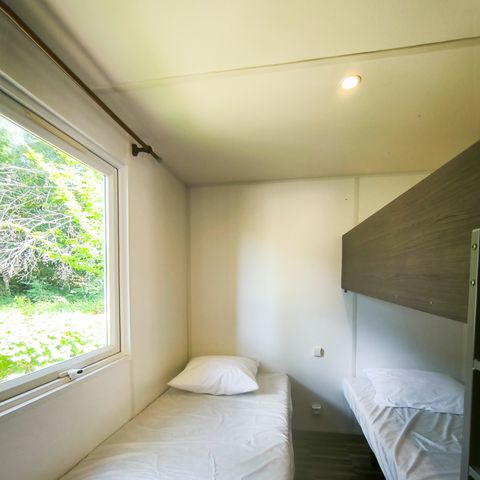 Stacaravan 4 personen - Confort 32m² - 2 kamers + terras + TV + Air-Con -