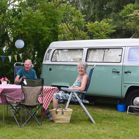 STAANPLAATS - Standplaats pakket: auto + tent / caravan of camper