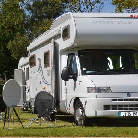 Kampeerplaats - Standplaats pakket: auto + tent / caravan of camper