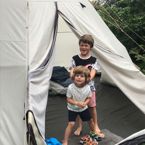 Tent 2 personen - 01-Tipi Davy Crockett 18m2 (1bed - 1/8pers.) + kampeeruitrusting - prijs voor 2 personen