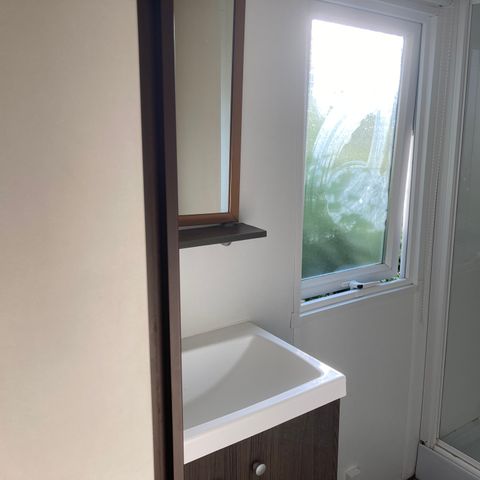 Stacaravan 2 personen - 07-Mobil-Home Confort 24 m2 (2bed - 2/4 pers.) + klein overdekt terras + TV + Airconditioning - prijs voor 2 personen