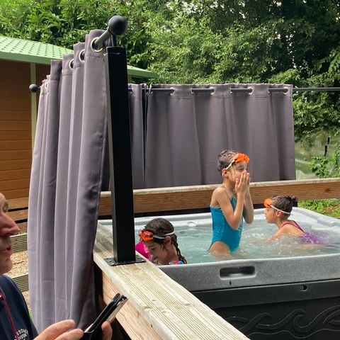 Bungalow 2 personen - 11-Bungalow Les Croisettes 30m2 (2bed - 2/6pers) + jaccuzzi + opgemaakte bedden + handdoek + drankkit - prijs voor 2 personen