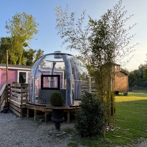 Stacaravan 2 personen - 13-La Folle entreprise 32m2 (2ch - 2/6pers.) + Jaccuzzi + Opgemaakte bedden + handdoek + drankpakket + TV - prijs voor 2 personen