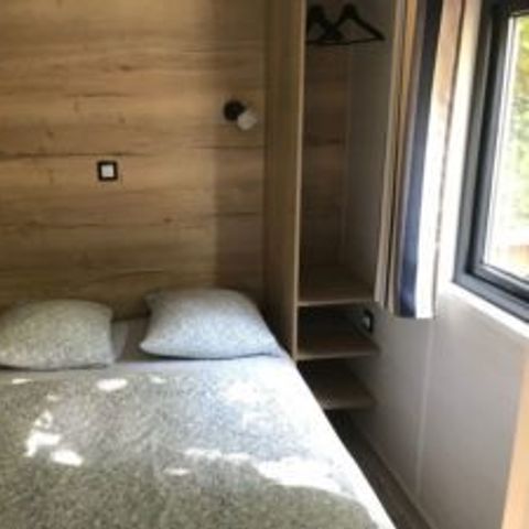 UNIEKE ACCOMMODATIE 2 personen - 16-Tiny House 17m2 (2bed - 1/4 pers.) + Jaccuzzi + opgemaakte bedden + handdoek + drankkit + TV + airconditioning - prijs voor 2 personen