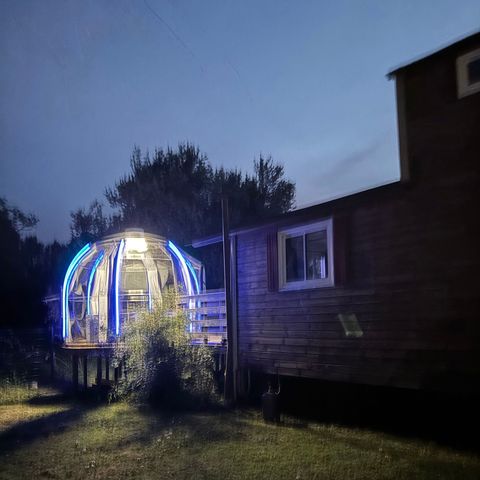 UNIEKE ACCOMMODATIE 2 personen - 18-Château Mobile 28m2 (2bed - 2/6pers.) + TV+Clim + Jaccuzzi + opgemaakte bedden + handdoeken + drankkit - prijs voor 2 personen