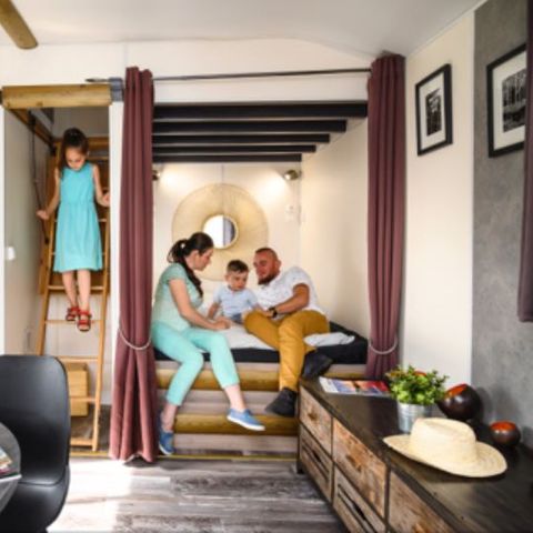 UNIEKE ACCOMMODATIE 2 personen - 18-Château Mobile 28m2 (2bed - 2/6pers.) + TV+Clim + Jaccuzzi + opgemaakte bedden + handdoeken + drankkit - prijs voor 2 personen