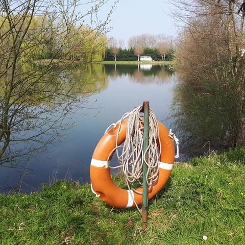 STAANPLAATS - Pakket voor natuurwandelaar - fietser / voetganger - zonder elektriciteit -...