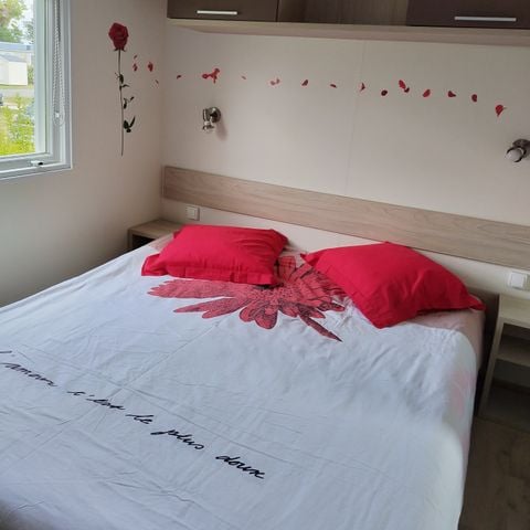 Stacaravan 4 personen - Confort TV - 1 slaapkamer + halfoverdekt terras -