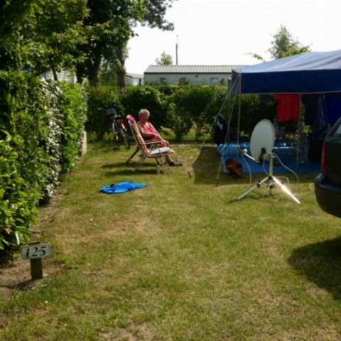 STAANPLAATS - Kampeerplaats auto/caravan