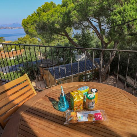 APPARTEMENT 5 personen - Flat Bellevue - Uitzicht op zee - Privé Jacuzzi - Airconditioning en TV
