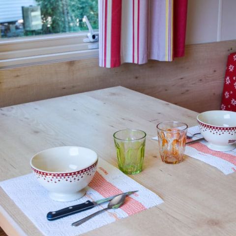 UNIEKE ACCOMMODATIE 4 personen - 2-slaapkamer 2-klaver caravan