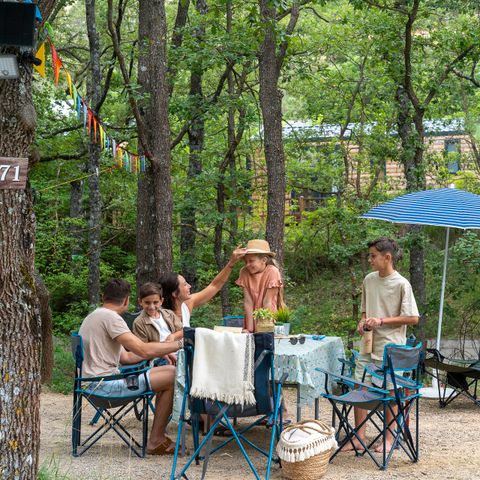 STAANPLAATS - Kampeerplaatsen voor tenten, campers of caravans