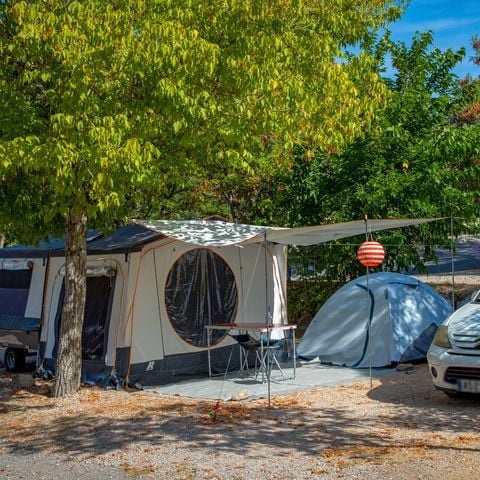 Kampeerplaats - Tent - Caravan of camper - Voertuig - 10 Ampère - Elektriciteit.