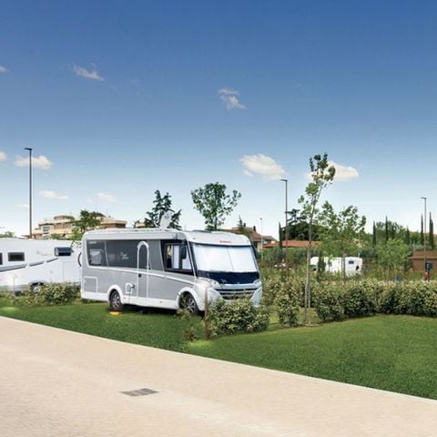 Kampeerplaats - Standplaats voor caravan / camper of tent + auto