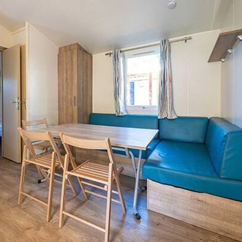 Stacaravan 6 personen - Comfort | 2 slaapkamers | 6 slaapplaatsen | Halfoverdekt terras | 1 badkamer | Airconditioning