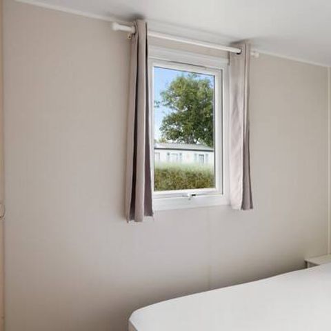 Stacaravan 6 personen - Comfort | 2 slaapkamers | 6 slaapplaatsen | Halfoverdekt terras | 1 badkamer | Airconditioning