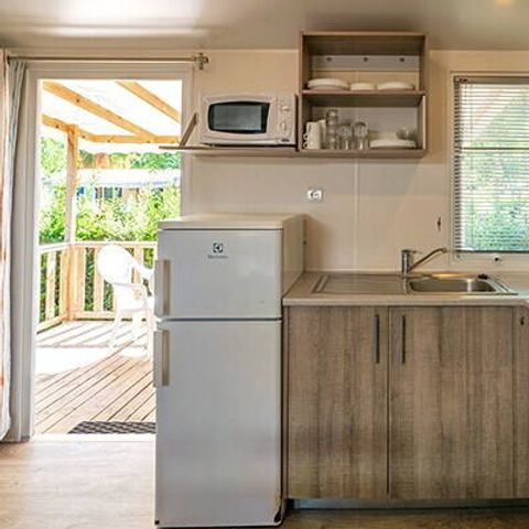 Stacaravan 6 personen - Comfort | 3 slaapkamers | 6 slaapplaatsen | Halfoverdekt terras | 1 badkamer | Airconditioning