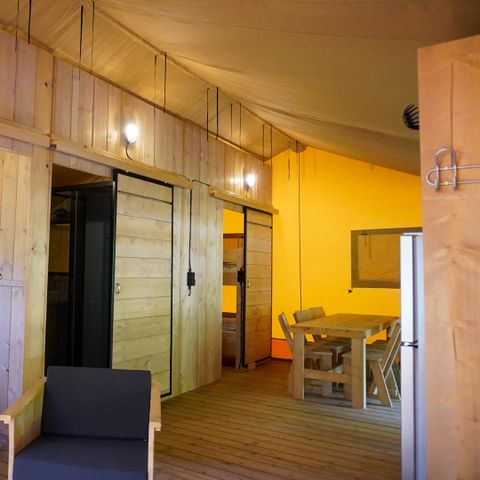 Safaritent 6 personen - incl. sanitair aan het meer