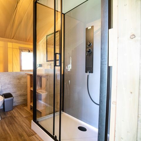 Safaritent 6 personen - incl. sanitair aan het meer