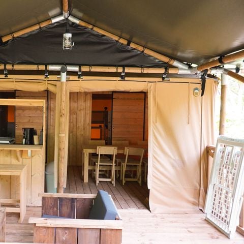Safaritent 6 personen - incl. sanitair aan het meer