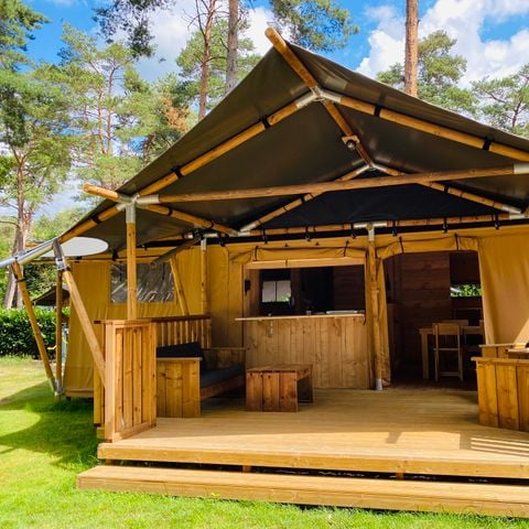 Safaritent 6 personen - incl. sanitair aan het meer