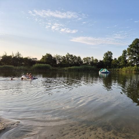 Safaritent 6 personen - incl. sanitair aan het meer