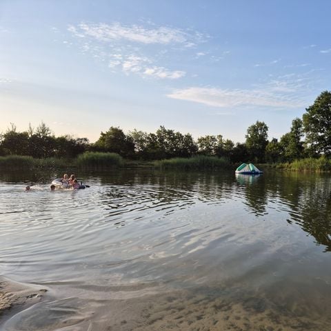 Safaritent 6 personen - incl. sanitair aan het meer