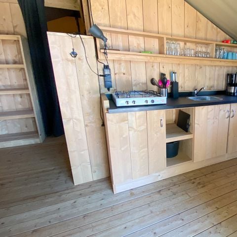 Safaritent 4 personen - incl. sanitair aan het meer