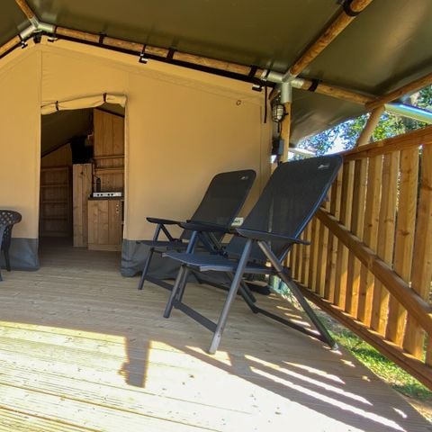 Safaritent 4 personen - incl. sanitair aan het meer