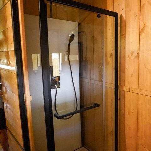 Safaritent 5 personen - incl. sanitair aan het meer