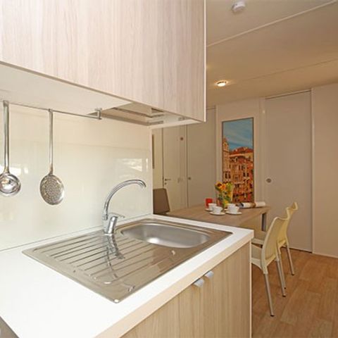 Stacaravan 4 personen - Comfort XL | 2 Slaapkamers | 4 Pers | Verhoogd terras | Airconditioning
