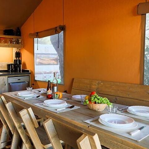Safaritent 6 personen - Safari Lodge Tent | 3 Slaapkamers | 6 Pers. | Verhoogd terras | Airconditioning