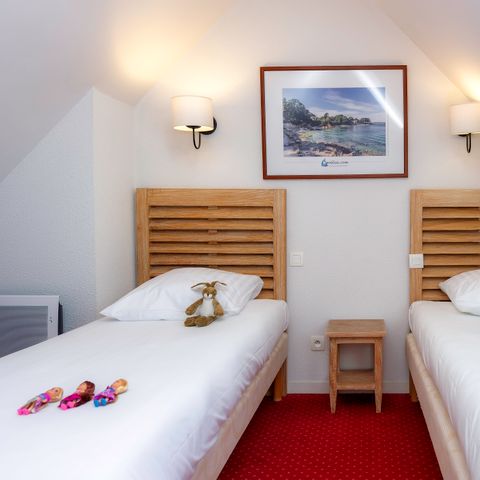 APPARTEMENT 6 personen - G/295_2 KAMERS CABINE 6 PERSONEN ZWEMBADZIJDE