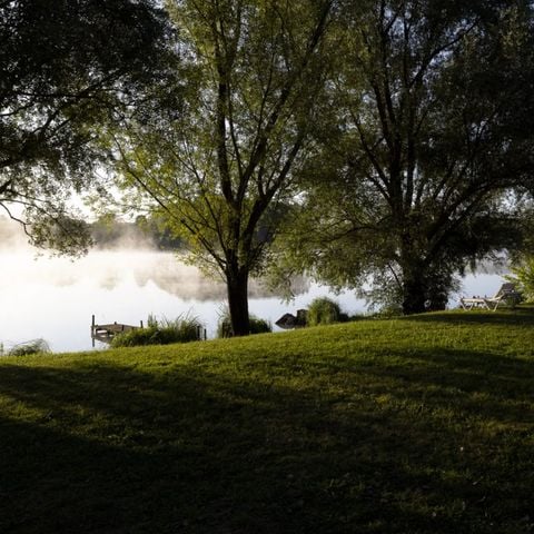 Kampeerplaats - Standplaats aan de oever van de rivier