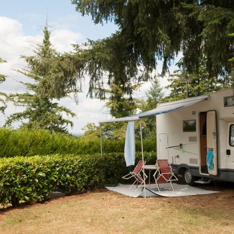 Kampeerplaats - Comfort standplaats 80m² - 10A