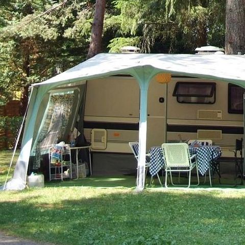 Kampeerplaats - Comfort standplaats 80m² - 10A