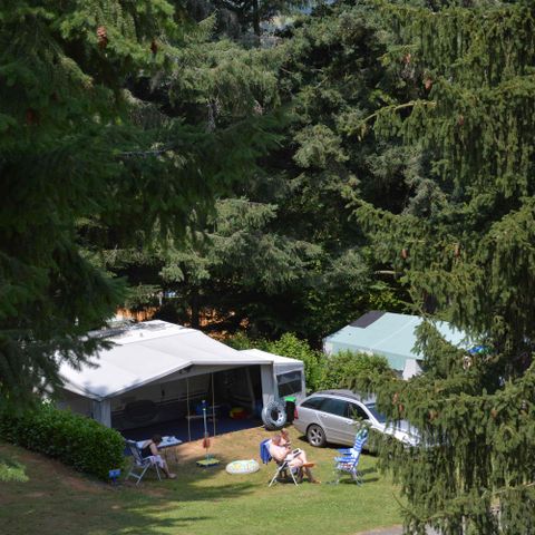 Kampeerplaats - Prestige standplaats 100m² - 10A + water en afvoer