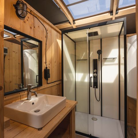Tent 4 personen - Riverdome met privé sanitair en hottub