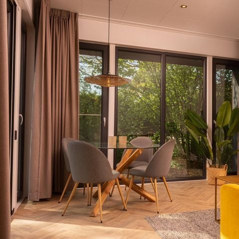 VAKANTIEHUIS 28 personen - 7x Happy Oak Lodge met Hottub