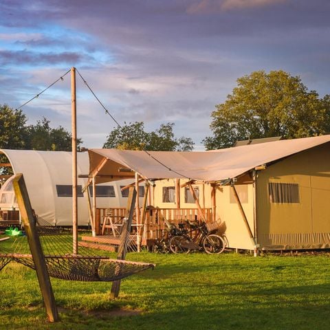 VAKANTIEHUIS 32 personen - 6x luxe glampingtent